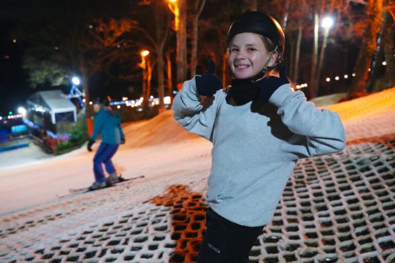 Our review of Mendip Activity Centre’s Après Ski Fridays, with floodlit skiing, live music, pizza and a fun end to the working week for families.