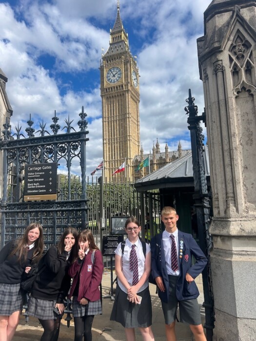 Lift Broadlands students from Keynsham visit the Houses of Parliament, watch live debates and explore some of London's best-known landmarks.